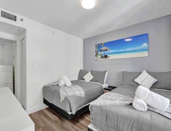 Luxury Beach Condo with Exclusive Resort Amenities 1016 2