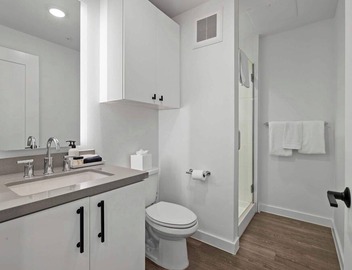 Prime DT ATX Studio | Mins to Rainey St | Patio 2