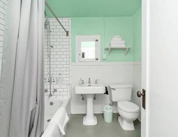 Vintage Westlake Gem in outstanding location! 4
