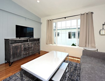 ING5- Charming 2-bedroom 2 bath apartment in nice Los Angeles with WiFi, AC 5