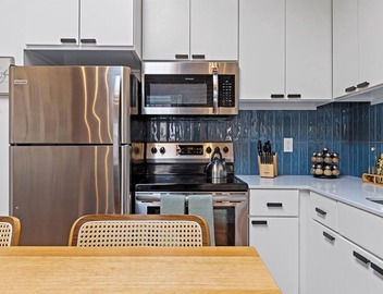 Oak St. Loft #2 - 1 Bedroom Walkable to T-Mobile, P&L, Streetcar + Pkg 3