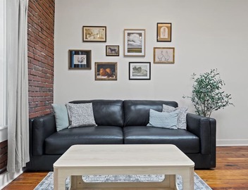 Oak St. Loft #2 - 1 Bedroom Walkable to T-Mobile, P&L, Streetcar + Pkg 5