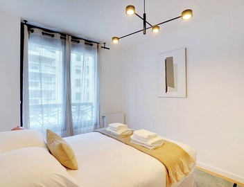 Sleek apartment in Levallois-Perret 3