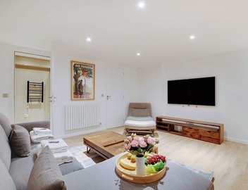Spacious apartment with 2 rooms 3