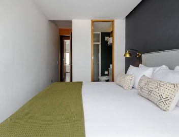 Modern 2BR Duplex, with balcony. 4
