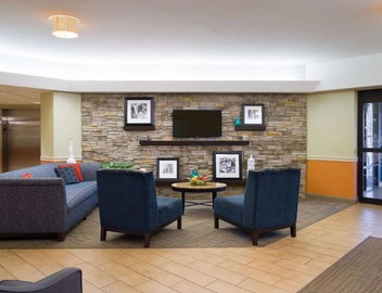 Comfortable Room Near I-76 with Free Breakfast – Perfect for Leisure and Work 3