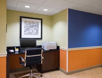 Comfortable Room Near I-76 with Free Breakfast – Perfect for Leisure and Work 5