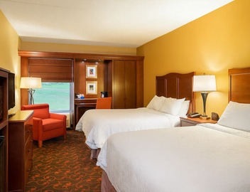 3 Cozy Rooms with Free Breakfast – Ideal Location for Military Family Visits 5