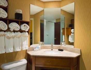 3 Cozy Rooms with Free Breakfast – Ideal Location for Military Family Visits 2