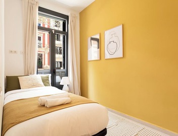 Spacious Poblenou Apartment with Private Terrace Near the Beach 3