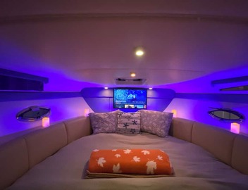 A romantic night for couples in the yacht in Marina del Rey, Los Angeles 2