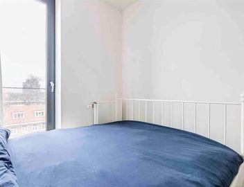 5 minutes from Central Station! Spacious and bright family apartment with roof terrace. 4