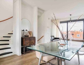 5 minutes from Central Station! Spacious and bright family apartment with roof terrace. 4