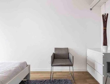 5 minutes from Central Station! Spacious and bright family apartment with roof terrace. 2