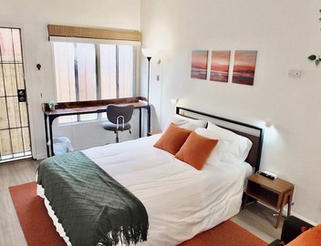 Studio Condo, Steps to Beach and 2nd St, Sleeps 2 4