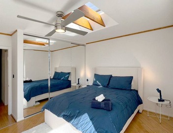 Coastal Retreat Steps from the Santa Monica Beach 4