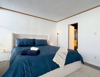 Coastal Retreat Steps from the Santa Monica Beach 3