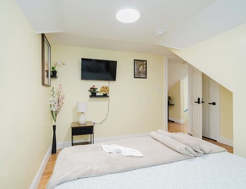Cozy 5BR Milton Home Pet-Friendly near I-93 & Blue Hills 14-2 5