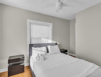 Spacious KC Stay: 2 Bedrooms Near Stadiums, BBQ, Jazz & Fountains! 3