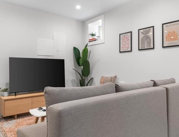 Central 2-BR City Sanctuary - Commuter-Friendly 4