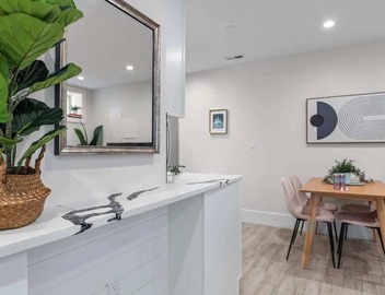 Central 2-BR City Sanctuary - Commuter-Friendly 5