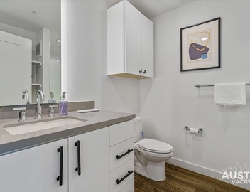 Vibrant Austin Studio | Balcony + Parking + Wi-Fi 2