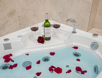 Lavie Maison | AC Hot Tub Montmartre 2