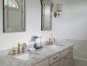 Beautiful & Spacious Apartment in Uptown with Wi-Fi, AC, Hulu 3