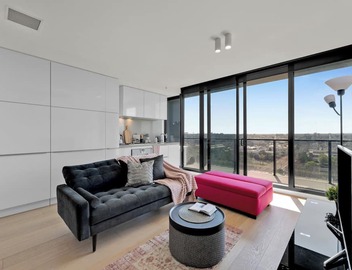 Yarra House apartment with stunning views 3