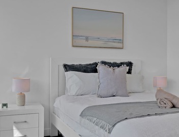 Yarra House apartment with stunning views 2