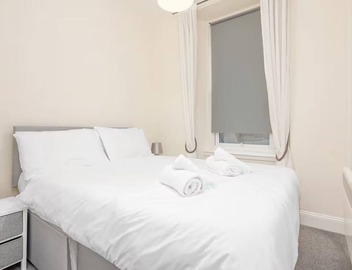2BR Central Edinburgh Apartment - Pass the Keys 4