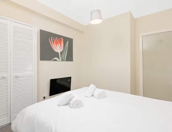 2BR Central Edinburgh Apartment - Pass the Keys 5