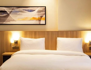 Cozy 1-bedroom hotel with AC, WiFi in charming Makkah 2