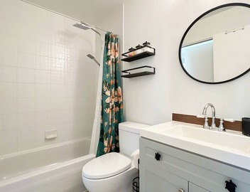 Stunning 1-Bedroom Condo in the Heart of Vancouver 2