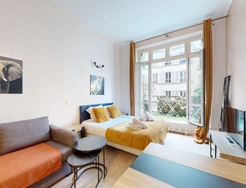 TBS 107 - Charming and elegant studio with balcony 2