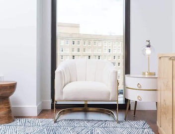 Back-Bay 2BR Condo w Roof top, Gym, Parking 3