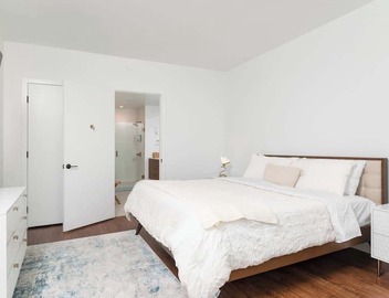 Back-Bay 2BR Condo w Roof top, Gym, Parking 5