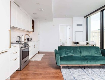 Back-Bay 2BR Condo w Roof top, Gym, Parking 4