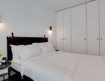 Stylish 3-room apartment with AC, situated in the vibrant De Pijp district. 3