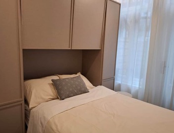 Stylish 3-room apartment with AC, situated in the vibrant De Pijp district. 5