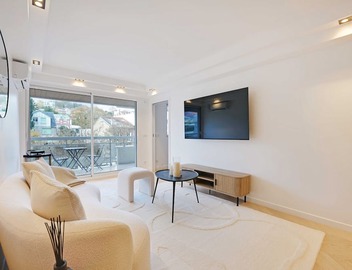 Charming Apt with AC & balcony 4