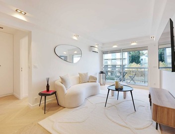 Charming Apt with AC & balcony 5