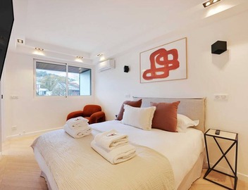 Charming Apt with AC & balcony 4