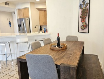 Private condo with cozy beach vibes in Venice! 2
