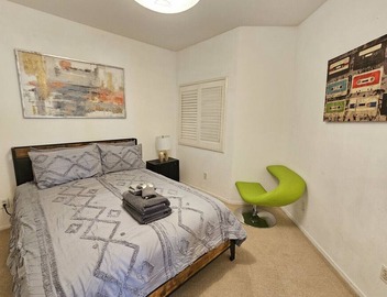 Private condo with cozy beach vibes in Venice! 4