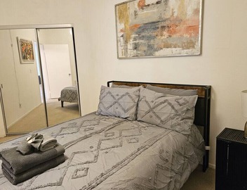 Private condo with cozy beach vibes in Venice! 5