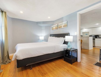 Well Located 3 Bed, 1 Bath in Kendall Sq 5