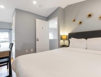 Well Located 3 Bed, 1 Bath in Kendall Sq 3