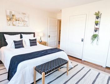 1 bedroom apt, Steps from Swamp Rabbit Trail, 15 minute walk to Main st. 5