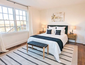 1 bedroom apt, Steps from Swamp Rabbit Trail, 15 minute walk to Main st. 4
